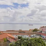 Apartment Barbadinhos In Historic Neighborhood Lissabon