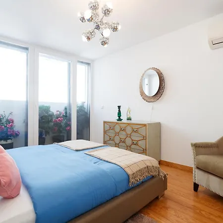 Barbadinhos In Historic Neighborhood Apartment