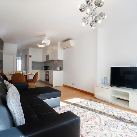 Barbadinhos In Historic Neighborhood ליסבון