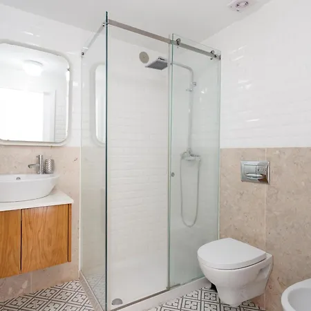 Barbadinhos In Historic Neighborhood * ליסבון